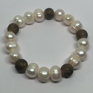 VTG Baroque Freshwater Large Pearls , Gold Tone Beads Stretch Bracelet